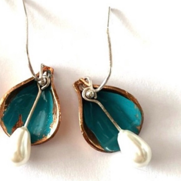 “Not a Silver Spoon” Shiny Turquoise Coated Copper Scoop Suspended Pearl Earring - Picture 7 of 7